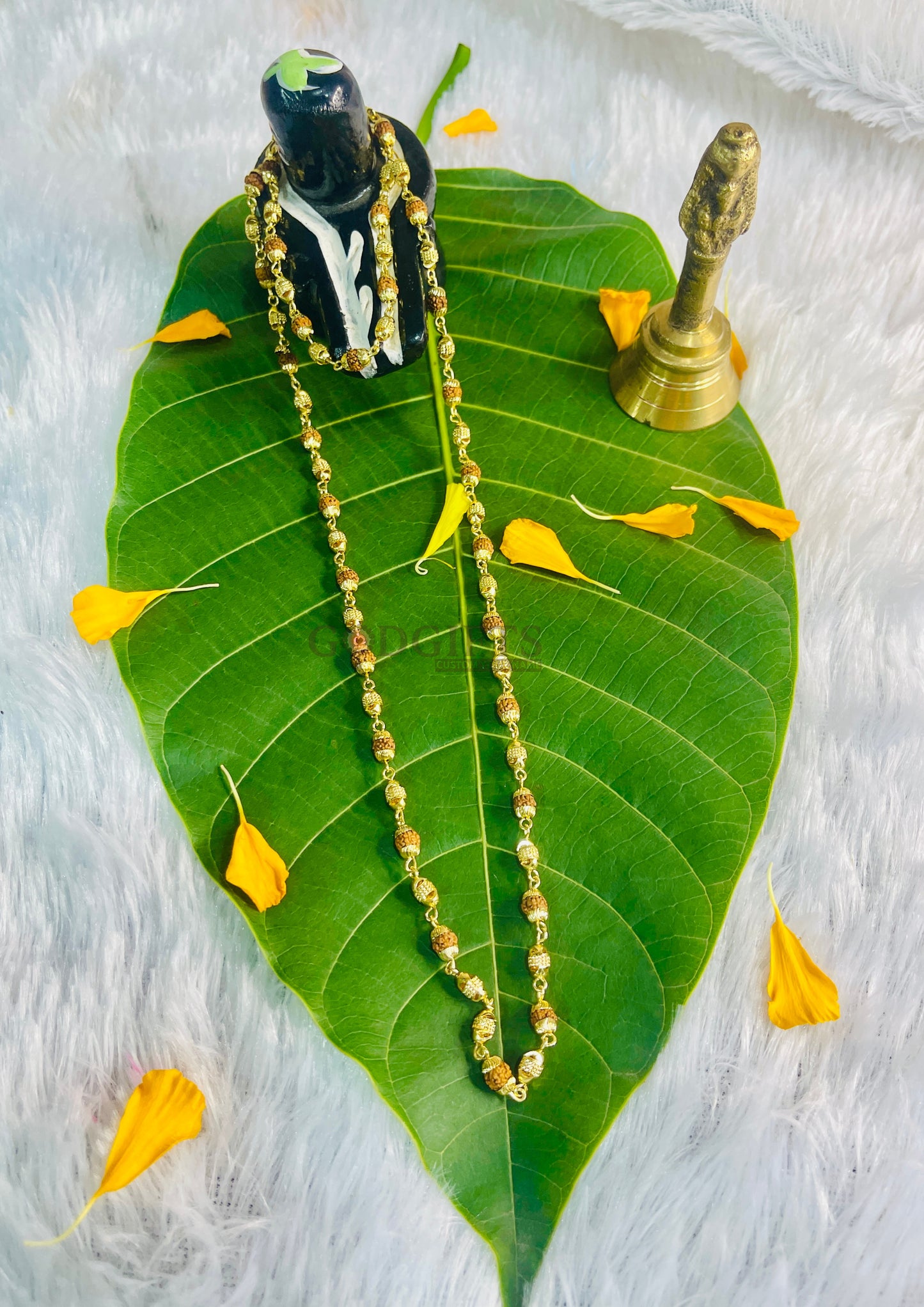 𝐃𝐢𝐯𝐢𝐧𝐞 𝐆𝐨𝐥𝐝𝐞𝐧 𝐂𝐚𝐩 𝐑𝐮𝐝𝐫𝐚𝐤𝐬𝐡𝐚 𝐌𝐚𝐥𝐚 𝐰𝐢𝐭𝐡 𝐆𝐨𝐥𝐝 𝐁𝐞𝐚𝐝𝐬